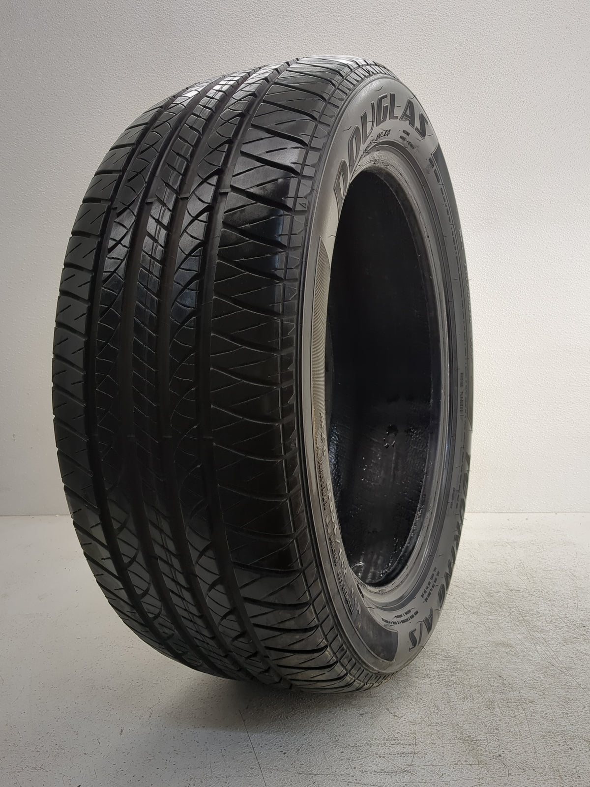 Used Tire 235/50R18 DOUGLAS TOURING A/S 97W - Tread Depth 9/32 - Oemusedautoparts1.com