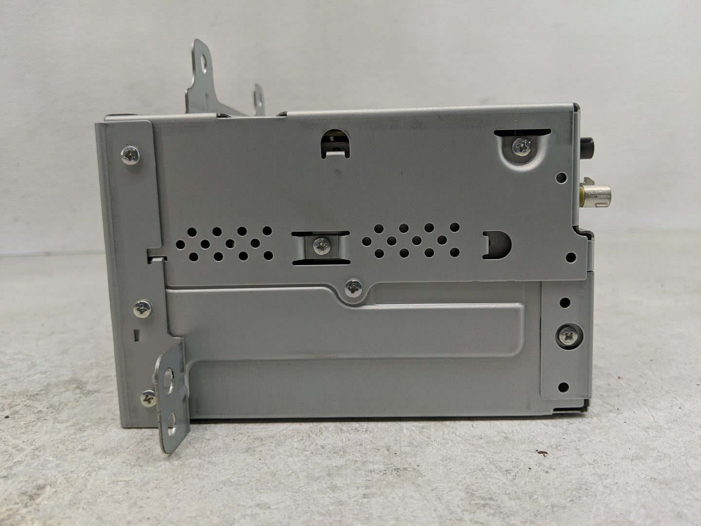 2011 Buick Lacrosse Radio AM FM Cd Player Receiver Replacement P/N:20983517 Fits OEM Used Auto Parts - Oemusedautoparts1.com