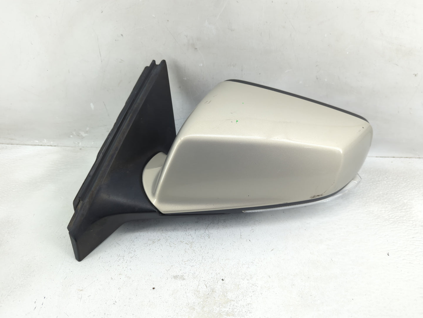 2010-2012 Buick Lacrosse Driver Side View Mirror - Left Door Mirror OEM Used - Oemusedautoparts1.com
