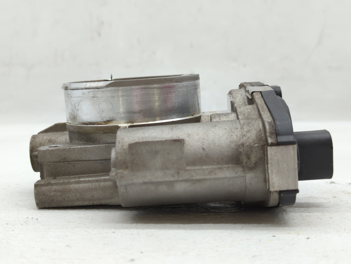 2010-2011 Buick Lacrosse Throttle Body P/N:995AA 3799C Fits Fits 2007 2008 2009 2010 2011 OEM Used Auto Parts - Oemusedautop