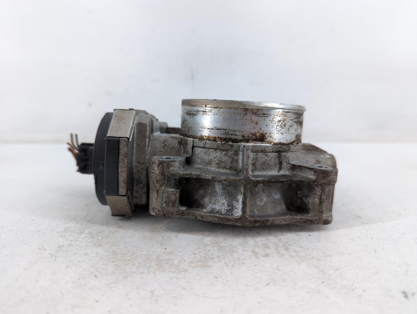 2010-2011 Buick Lacrosse Throttle Body P/N:2330AA995AA7167C Fits Fits 2007 2008 2009 2010 2011 OEM Used Auto Parts - Oemused