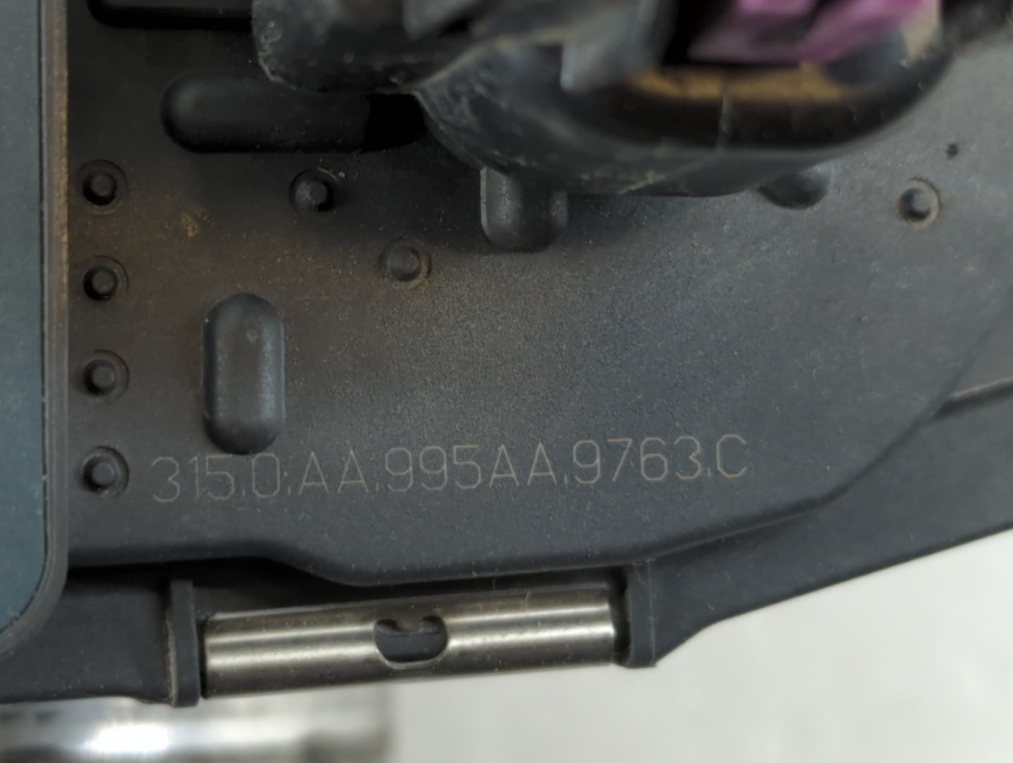 2010-2011 Buick Lacrosse Throttle Body P/N:995AA9763C Fits Fits 2007 2008 2009 2010 2011 OEM Used Auto Parts - Oemusedautopa