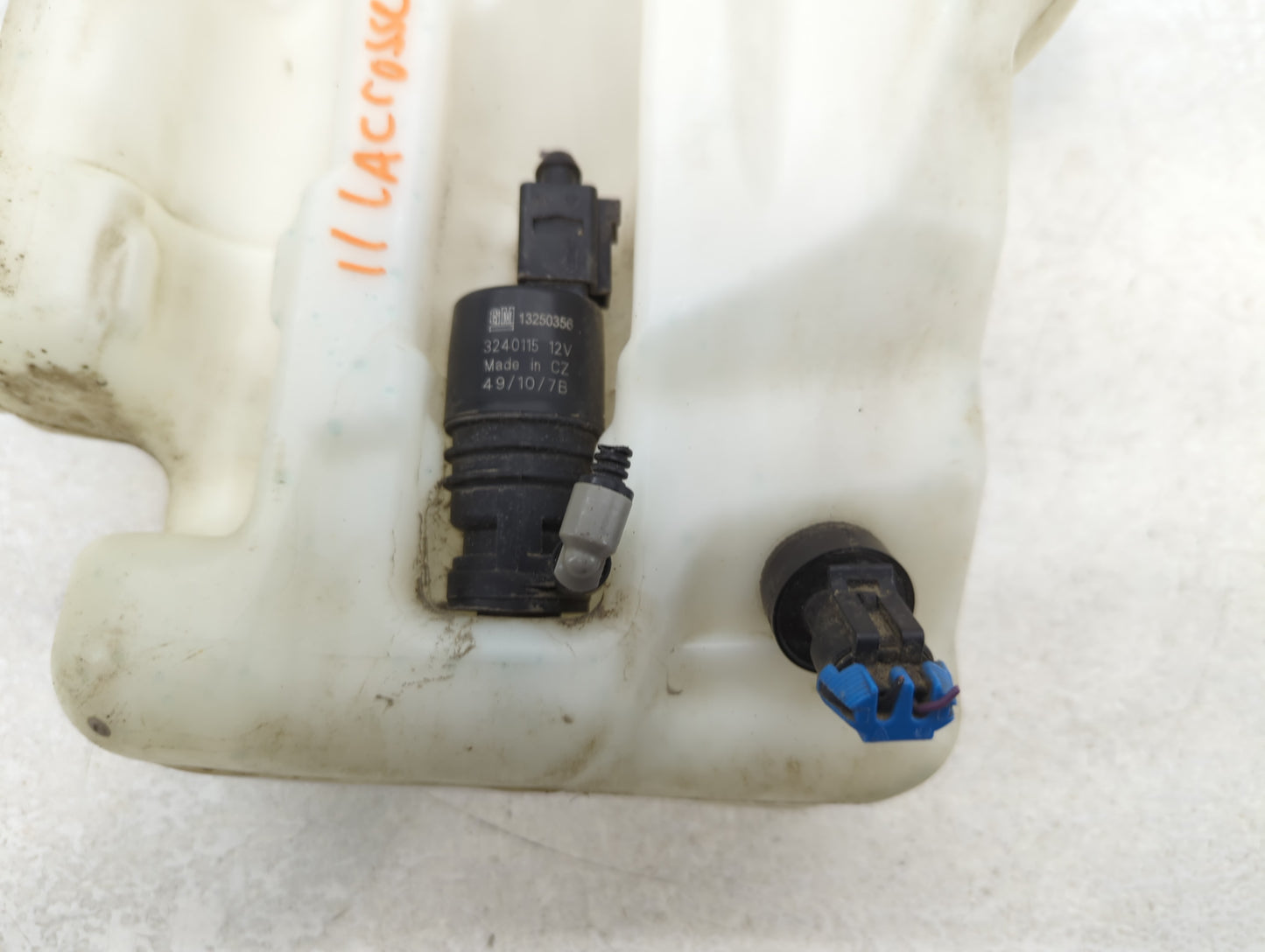2010-2016 Buick Lacrosse Windshield Washer Fluid Reservoir Bottle Oem - Oemusedautoparts1.com