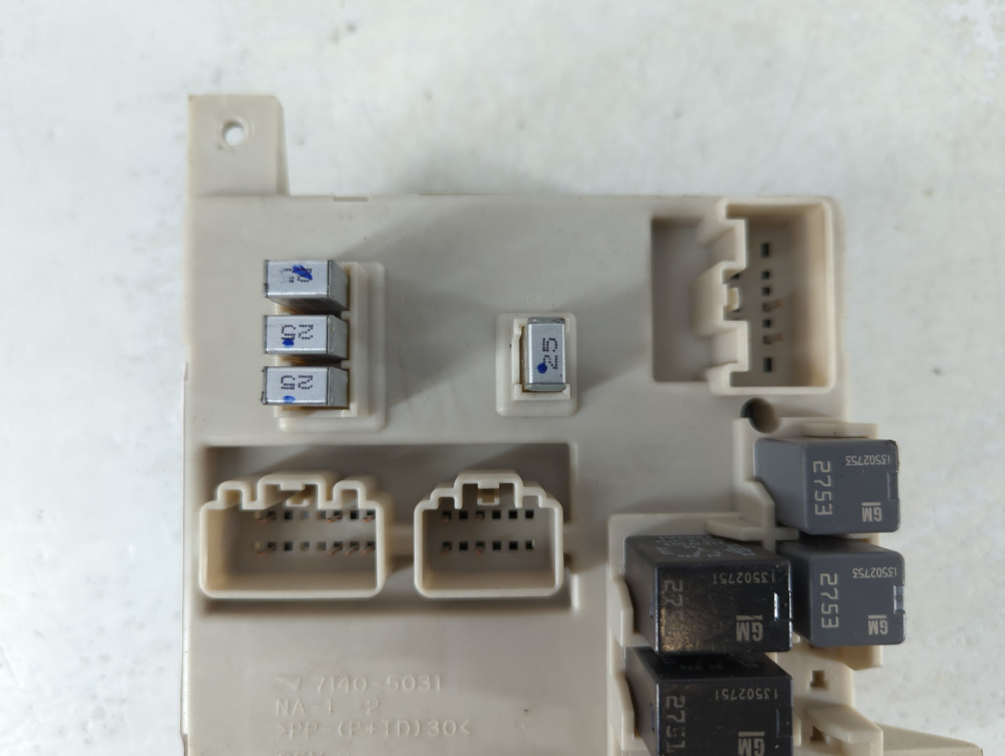 2011 Buick Lacrosse Fusebox Fuse Box Panel Relay Module P/N:25856534 Fits OEM Used Auto Parts - Oemusedautoparts1.com
