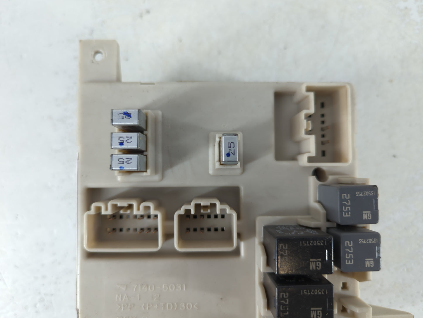 2011 Buick Lacrosse Fusebox Fuse Box Panel Relay Module P/N:25856534 Fits OEM Used Auto Parts - Oemusedautoparts1.com