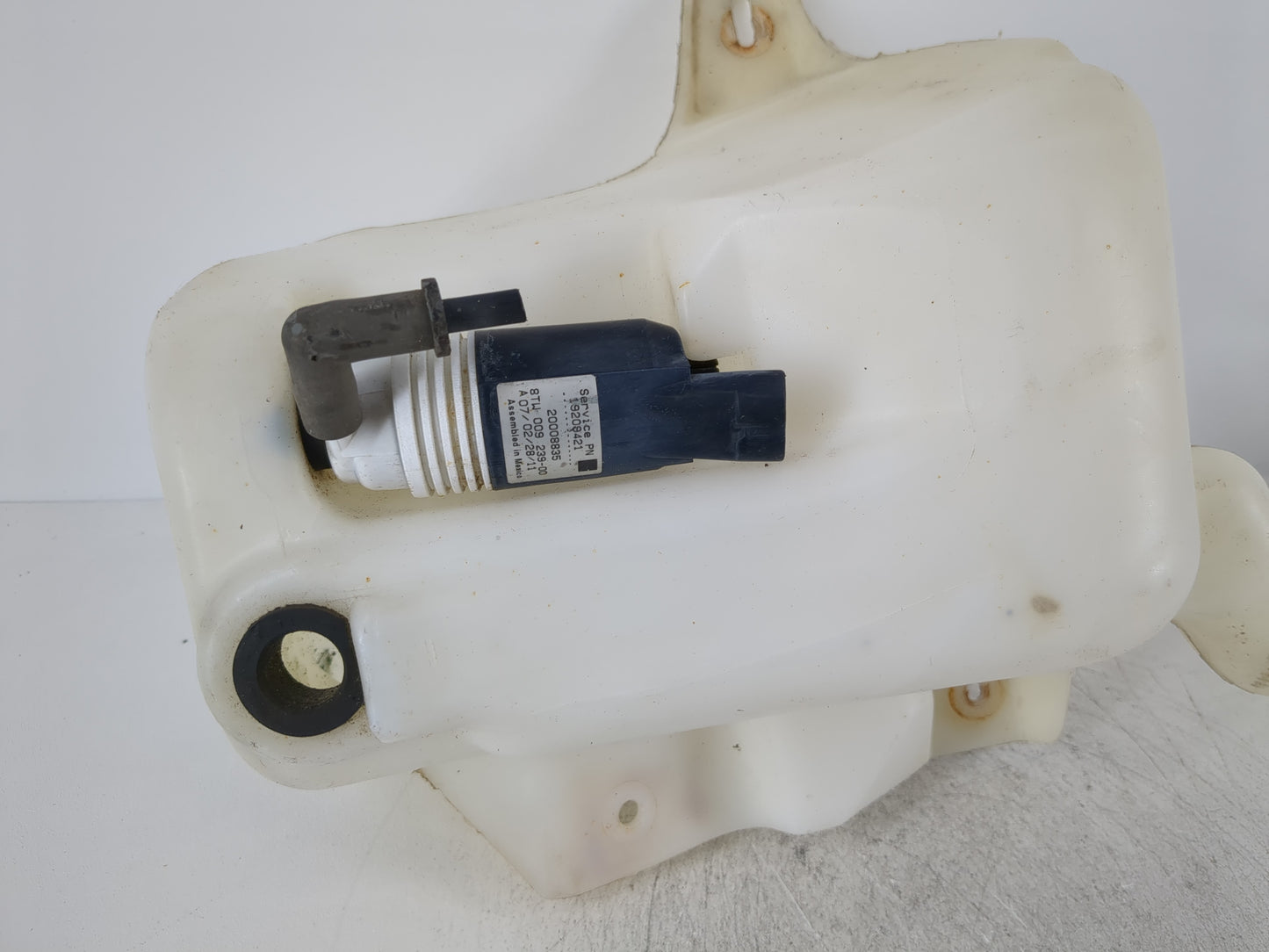 2006-2011 Buick Lucerne Windshield Washer Fluid Reservoir Bottle Oem - Oemusedautoparts1.com