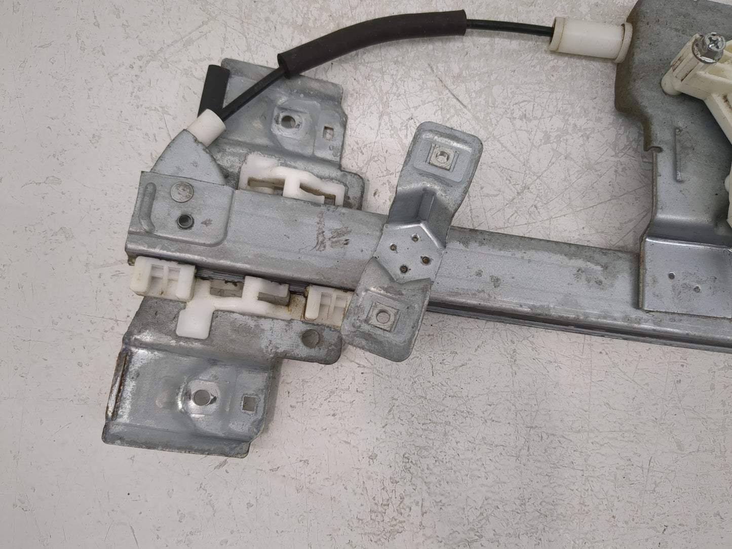 2006-2011 Buick Lucerne Driver Left Front Window Regulator 1086331 - Oemusedautoparts1.com