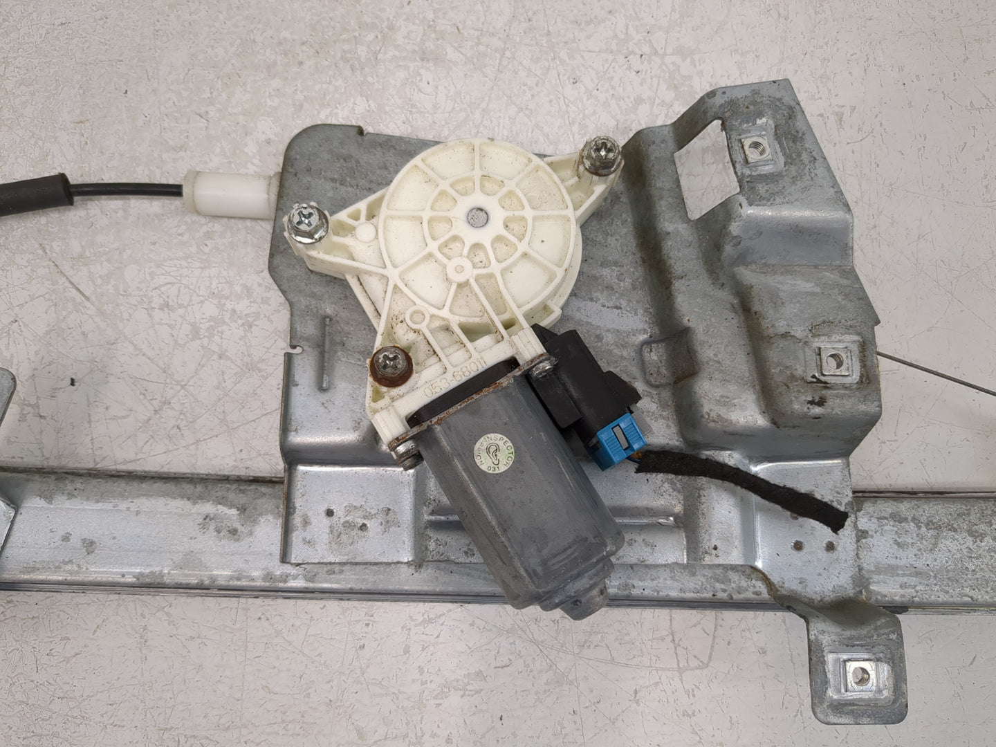 2006-2011 Buick Lucerne Driver Left Front Window Regulator 1086331 - Oemusedautoparts1.com