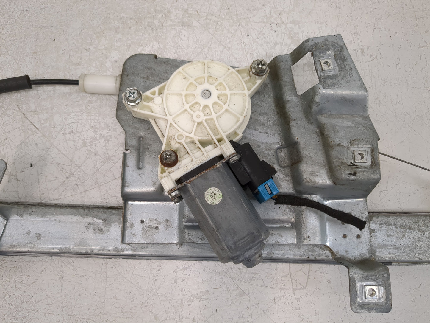 2006-2011 Buick Lucerne Driver Left Front Window Regulator 1086331 - Oemusedautoparts1.com