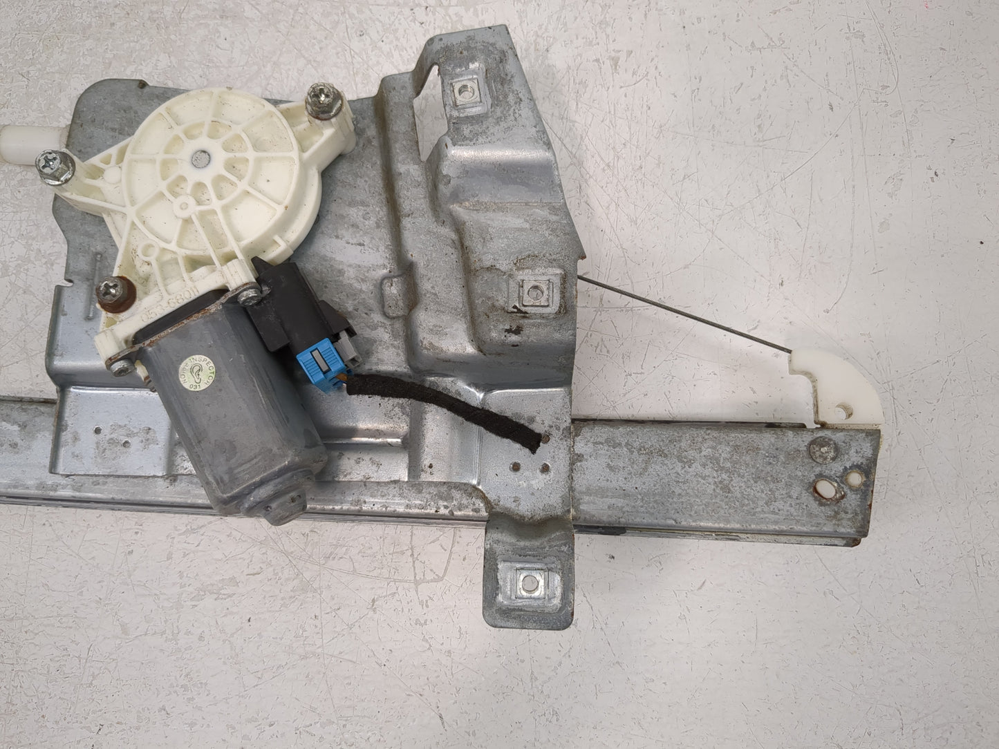 2006-2011 Buick Lucerne Driver Left Front Window Regulator 1086331 - Oemusedautoparts1.com