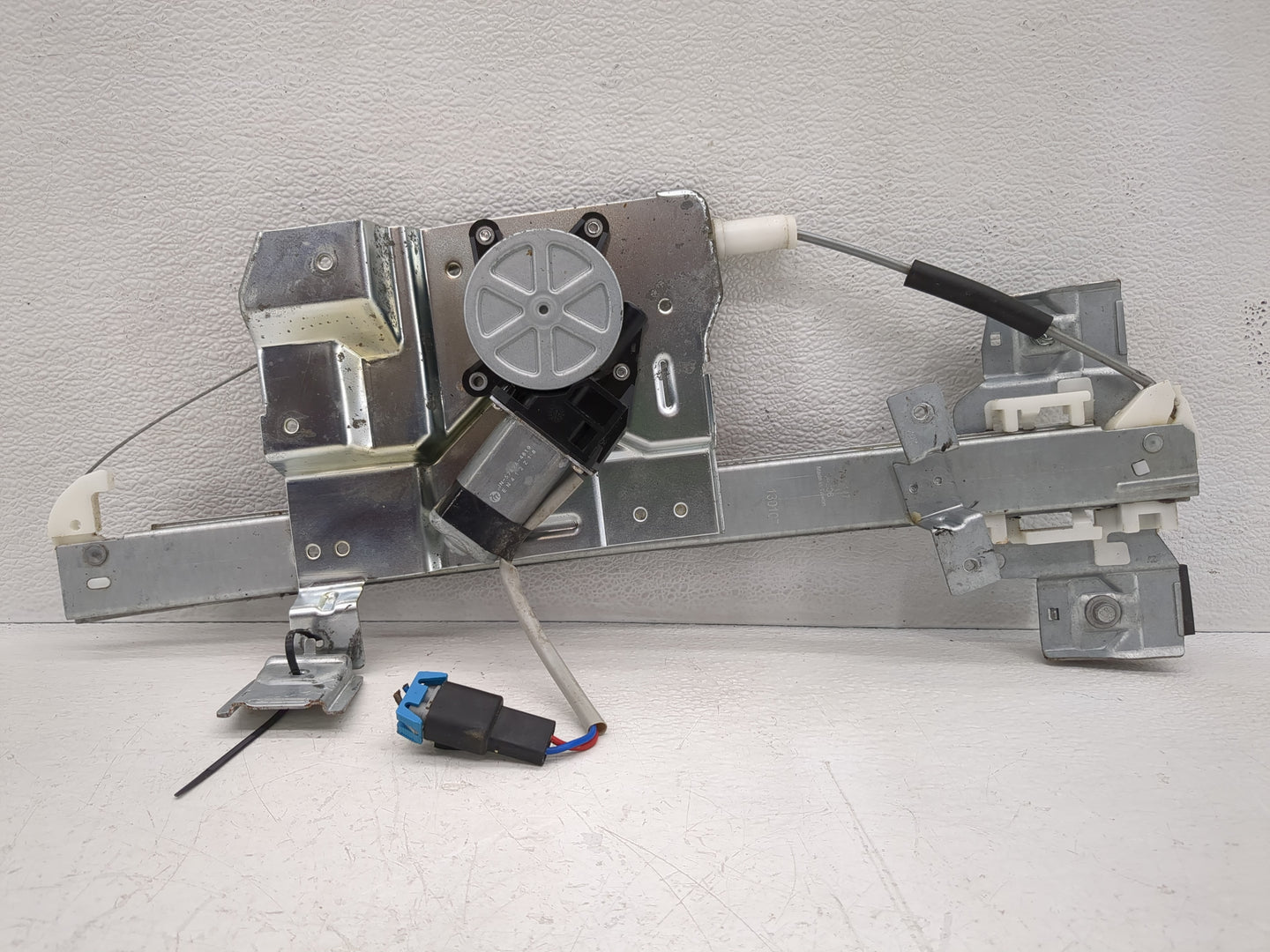 2006-2011 Buick Lucerne Used Window Regulator Passenger Front 1086332 - Oemusedautoparts1.com