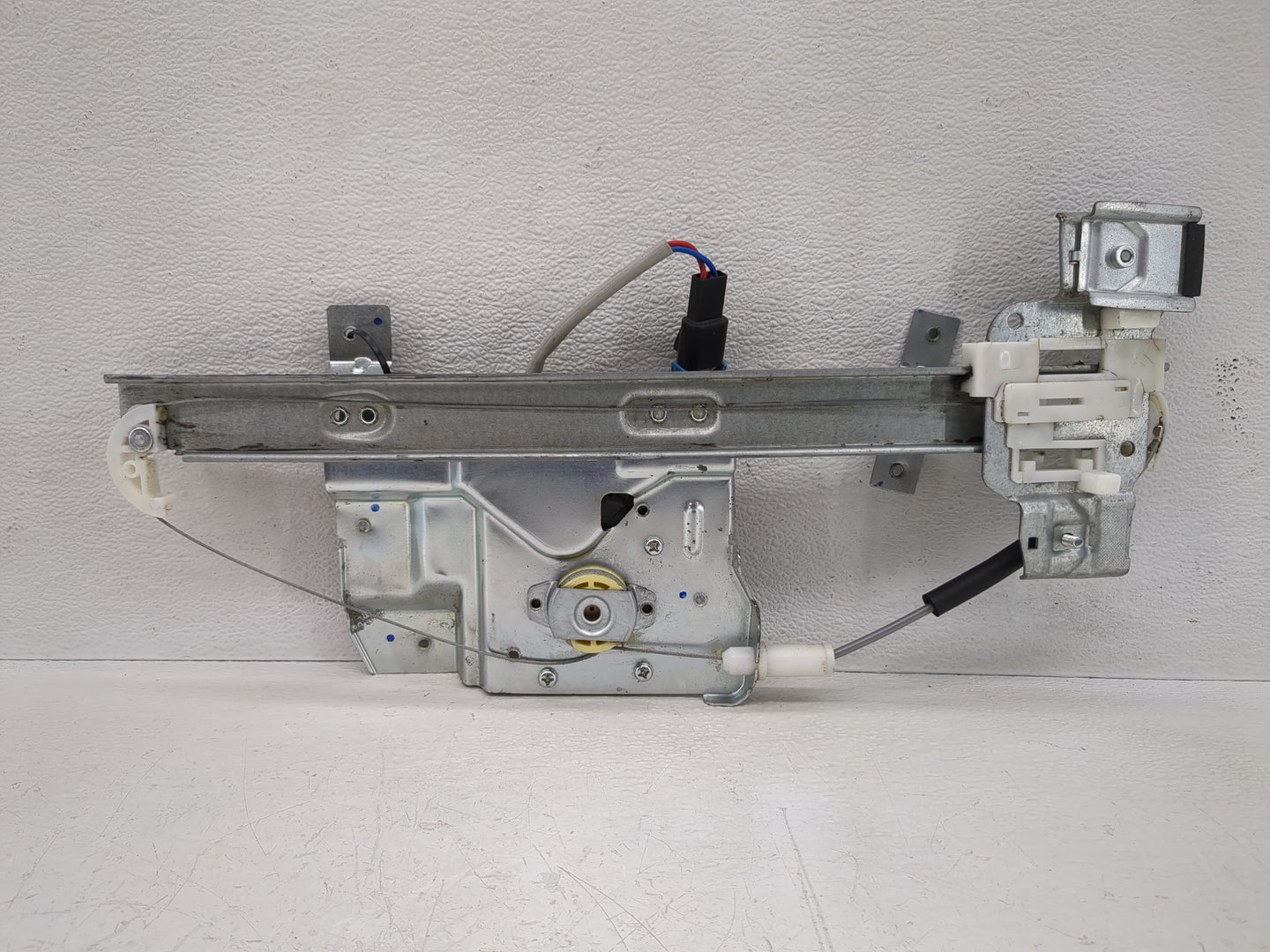2006-2011 Buick Lucerne Used Window Regulator Passenger Front 1086332 - Oemusedautoparts1.com