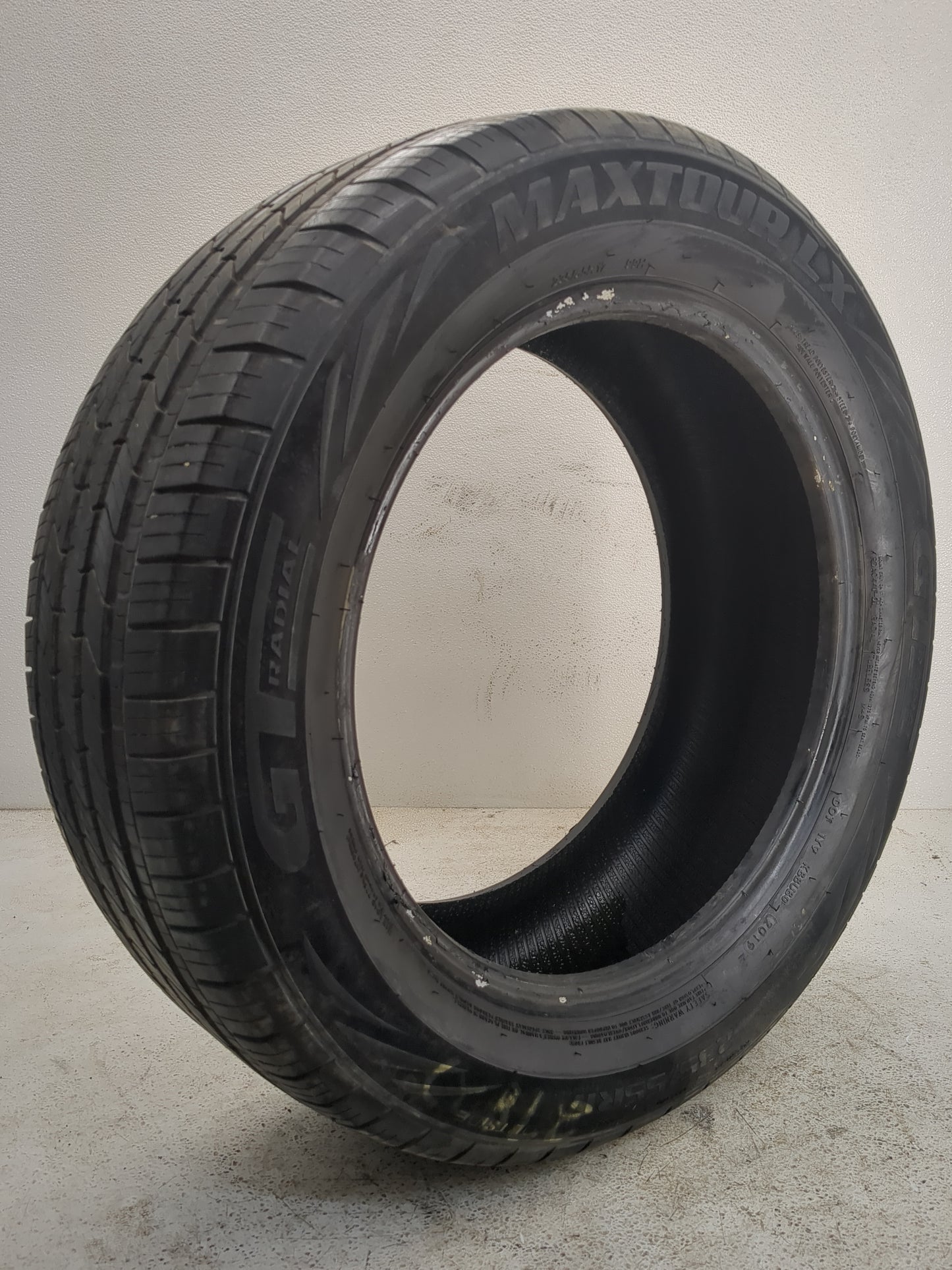 Used Tire 235/55R17 GT RADIAL MAXTOUR LX 99H - Tread Depth 9/32 - Oemusedautoparts1.com