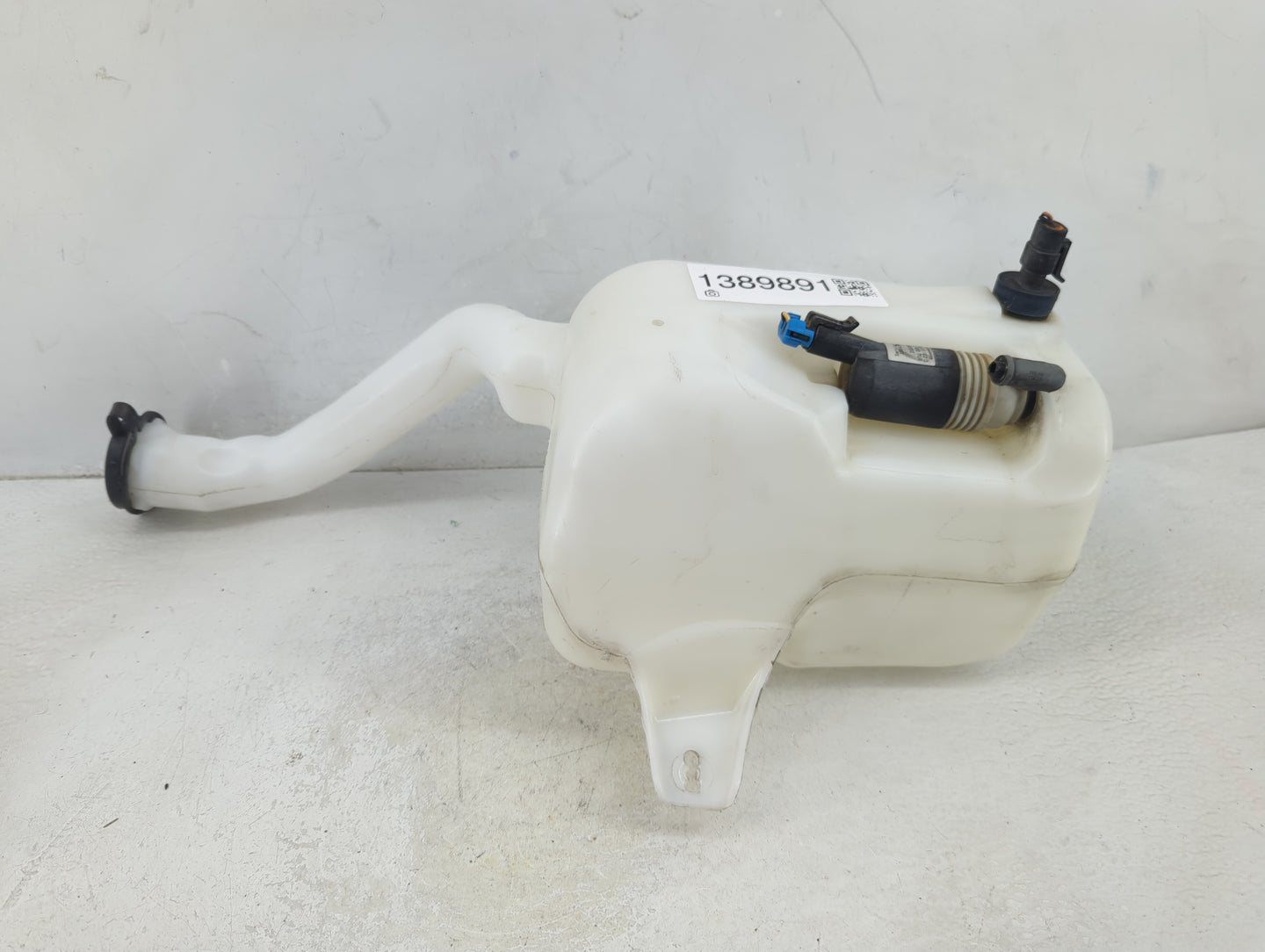 2006-2011 Buick Lucerne Windshield Washer Fluid Reservoir Bottle Oem - Oemusedautoparts1.com