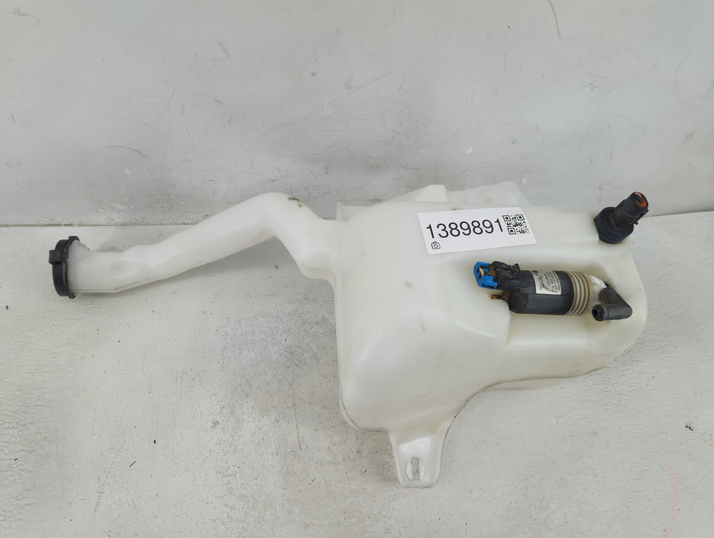 2006-2011 Buick Lucerne Windshield Washer Fluid Reservoir Bottle Oem - Oemusedautoparts1.com