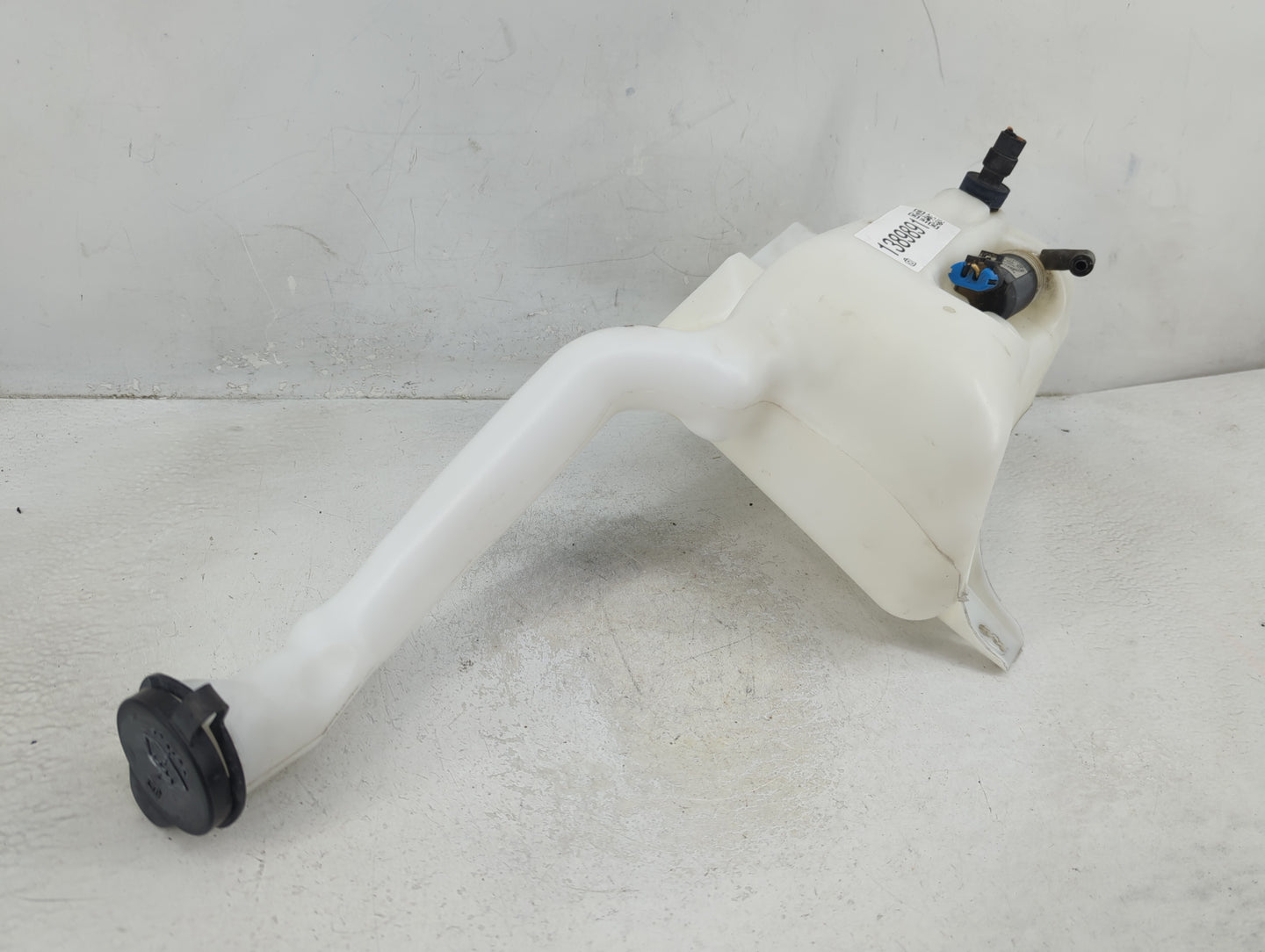2006-2011 Buick Lucerne Windshield Washer Fluid Reservoir Bottle Oem - Oemusedautoparts1.com