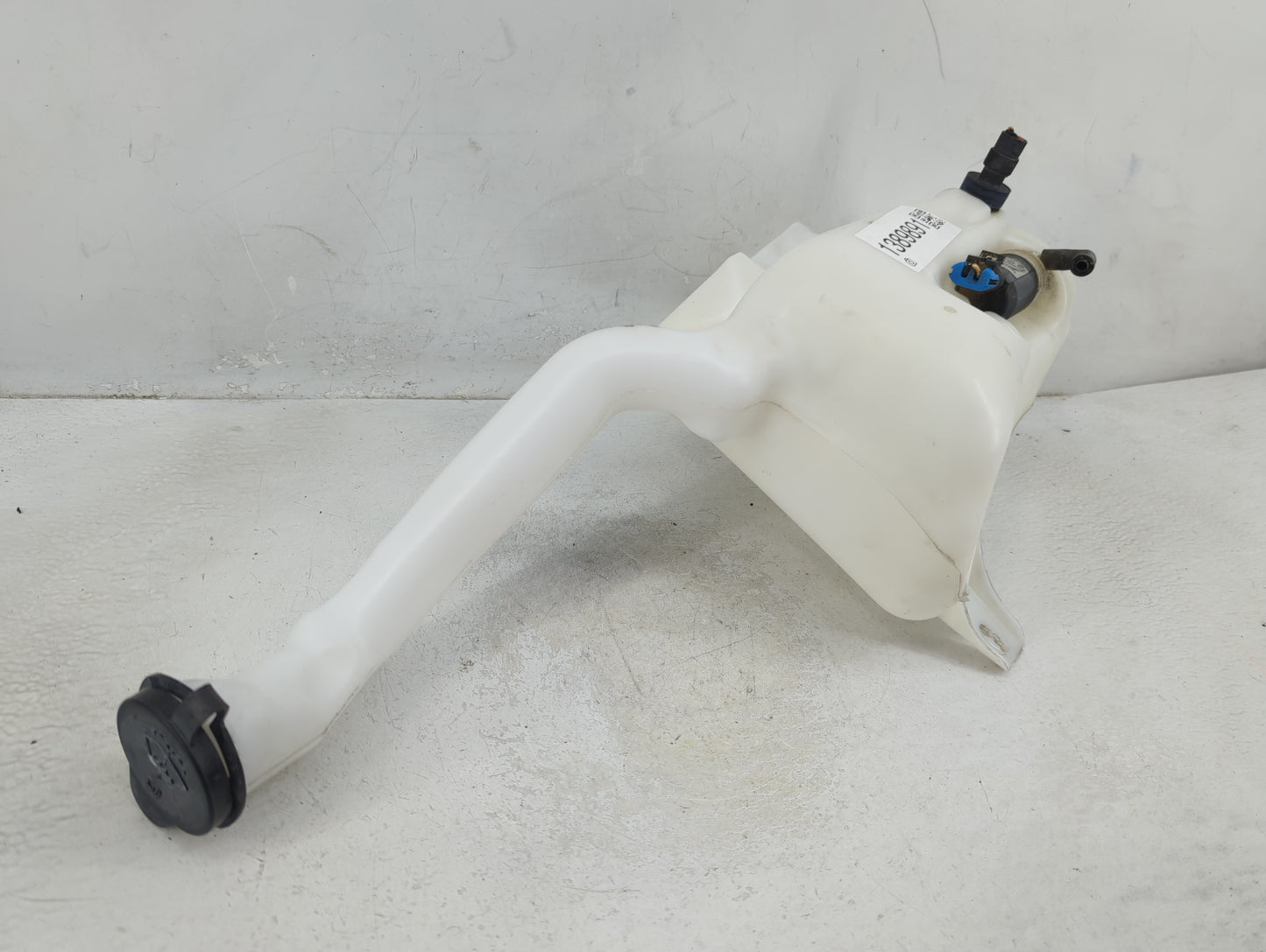 2006-2011 Buick Lucerne Windshield Washer Fluid Reservoir Bottle Oem - Oemusedautoparts1.com