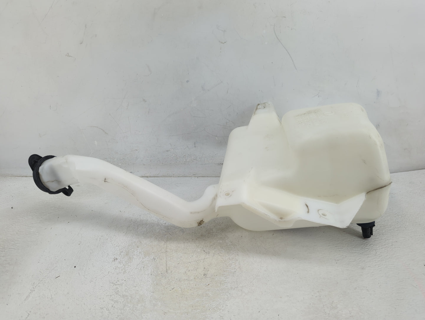 2006-2011 Buick Lucerne Windshield Washer Fluid Reservoir Bottle Oem - Oemusedautoparts1.com