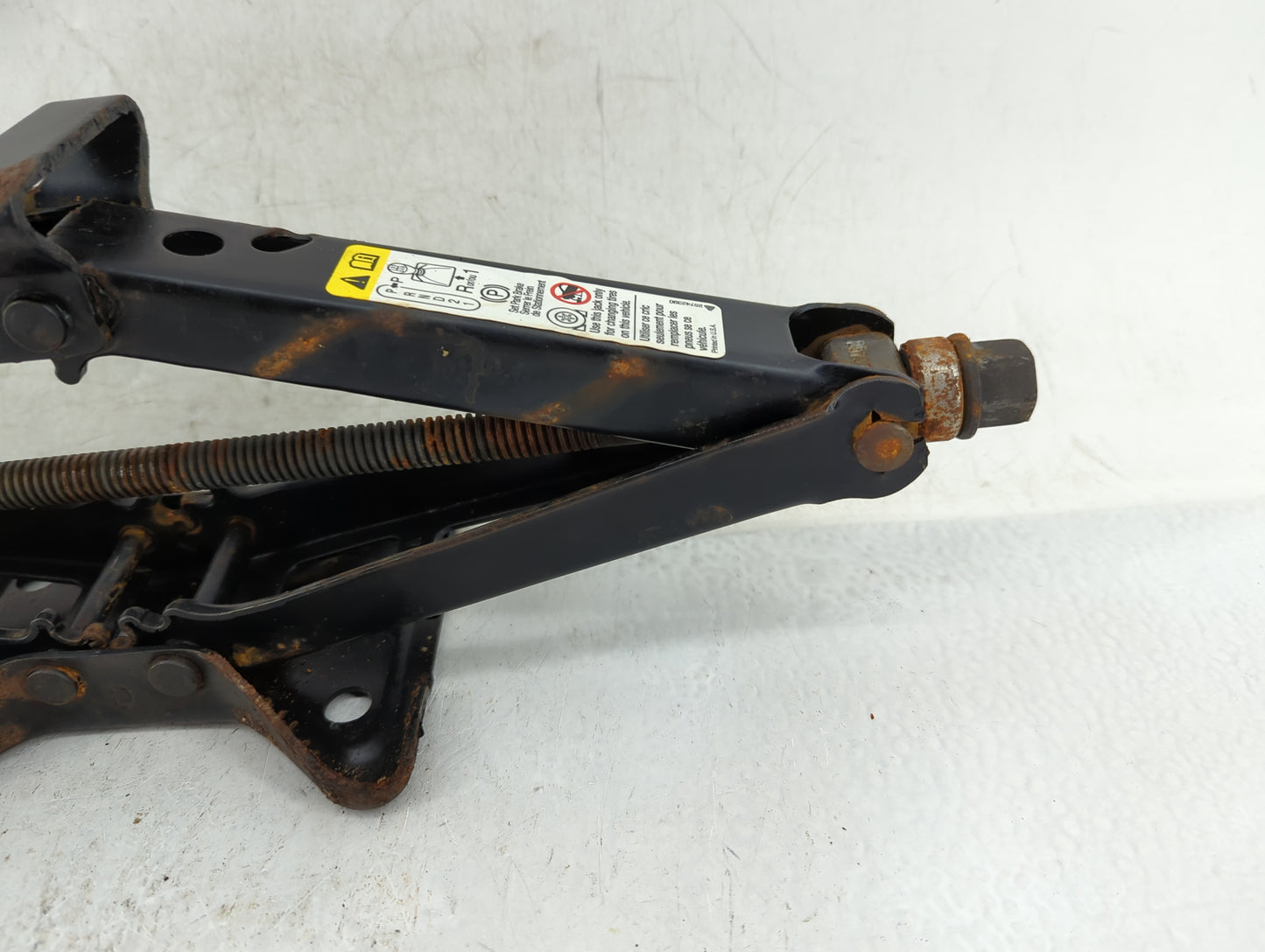 2011 Buick Lucerne Spare Scissor Car Jack - Oemusedautoparts1.com