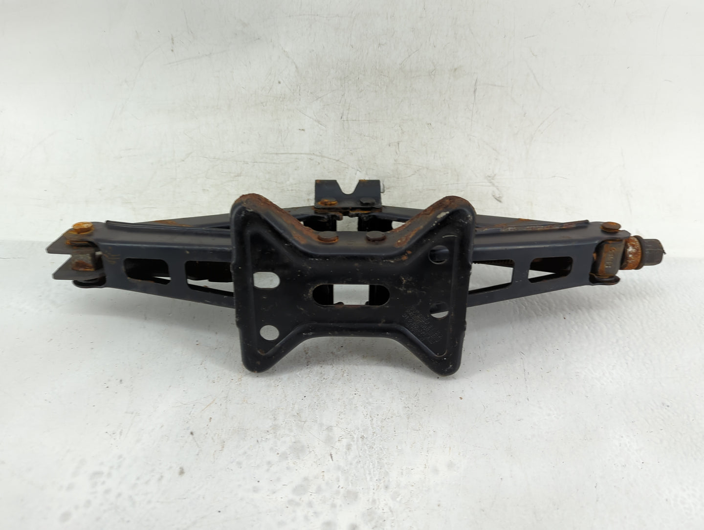 2011 Buick Lucerne Spare Scissor Car Jack - Oemusedautoparts1.com