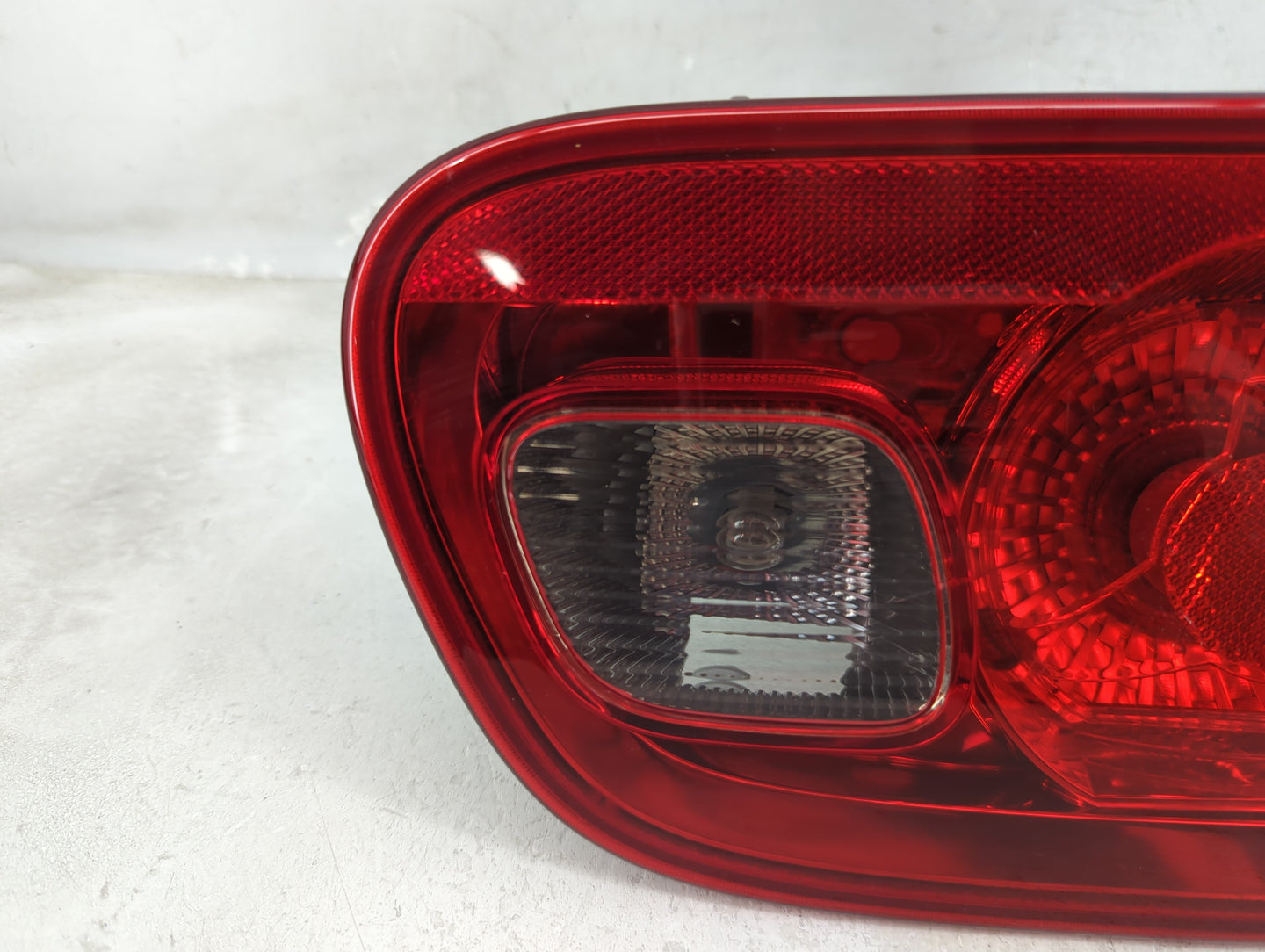 2006-2011 Buick Lucerne Tail Light Assembly Driver Left OEM P/N:25754857 16532697 Fits Fits 2006 2007 2008 2009 2010 2011 OE