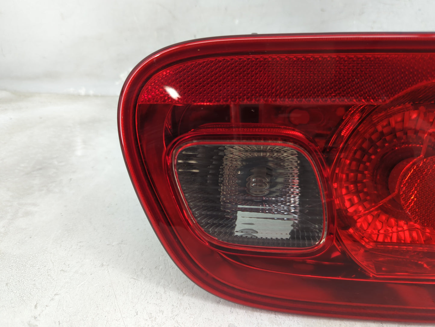 2006-2011 Buick Lucerne Tail Light Assembly Driver Left OEM P/N:25754857 16532697 Fits Fits 2006 2007 2008 2009 2010 2011 OE