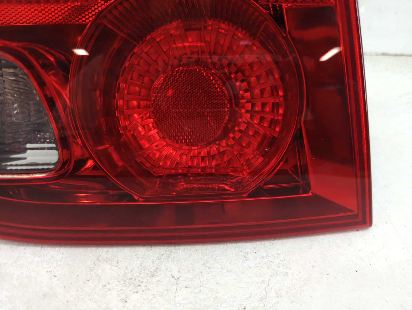 2006-2011 Buick Lucerne Tail Light Assembly Driver Left OEM P/N:25754857 16532697 Fits Fits 2006 2007 2008 2009 2010 2011 OE