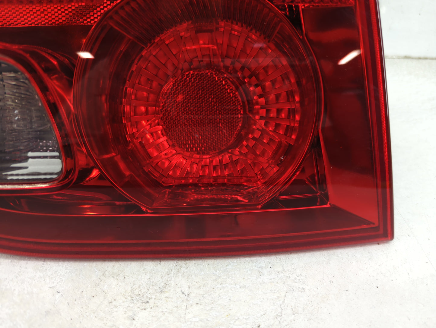 2006-2011 Buick Lucerne Tail Light Assembly Driver Left OEM P/N:25754857 16532697 Fits Fits 2006 2007 2008 2009 2010 2011 OE
