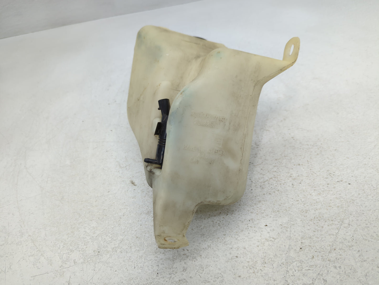 2006-2011 Buick Lucerne Windshield Washer Fluid Reservoir Bottle Oem - Oemusedautoparts1.com