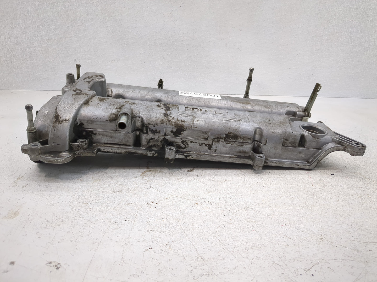 2011 Buick Regal Driver Left Cylinder Head Valve Cover Fits OEM Used Auto Parts - Oemusedautoparts1.com