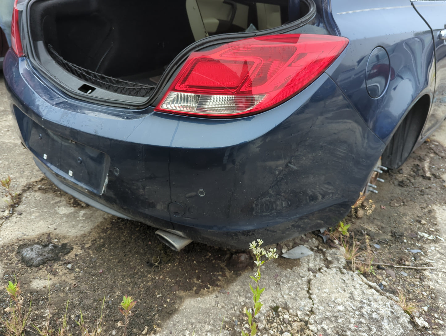 2011-2013 Buick Regal Rear Bumper Assembly Oem 1167481 - Oemusedautoparts1.com