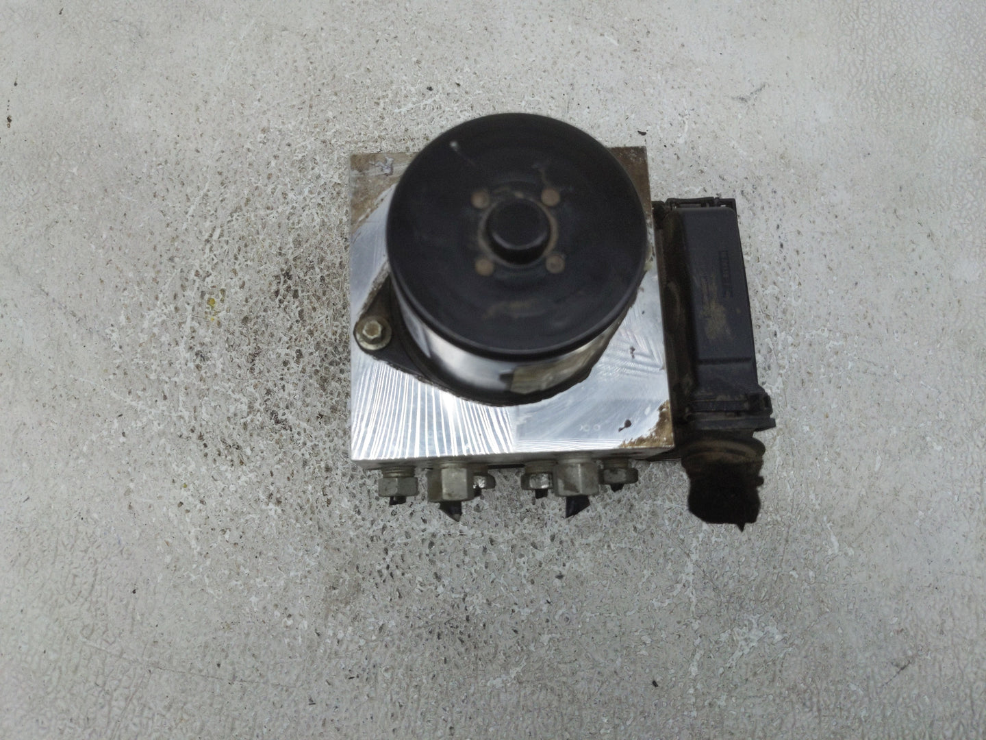 2011 Buick Regal ABS Pump Control Module Replacement P/N:13328651 Fits OEM Used Auto Parts - Oemusedautoparts1.com