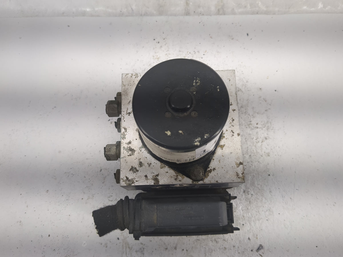 2011 Buick Regal Anti-Lock Brake ABS Pump Module Actuator OEM P/N:13328651 13327171 Fits OEM Used Auto Parts - Oemusedautopa