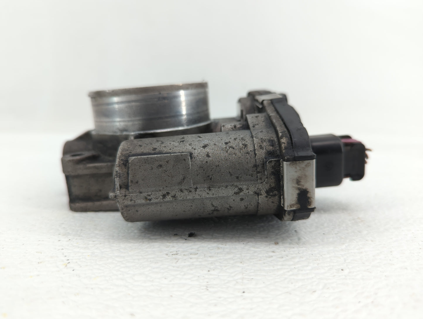2011 Buick Regal Throttle Body P/N:9B4G-9F991-A 668AA, 186AA Fits Fits 2007 2008 2009 2010 2012 OEM Used Auto Parts - Oemuse