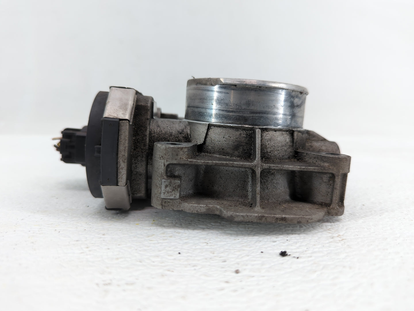 2011 Buick Regal Throttle Body P/N:9B4G-9F991-A 668AA, 186AA Fits Fits 2007 2008 2009 2010 2012 OEM Used Auto Parts - Oemuse