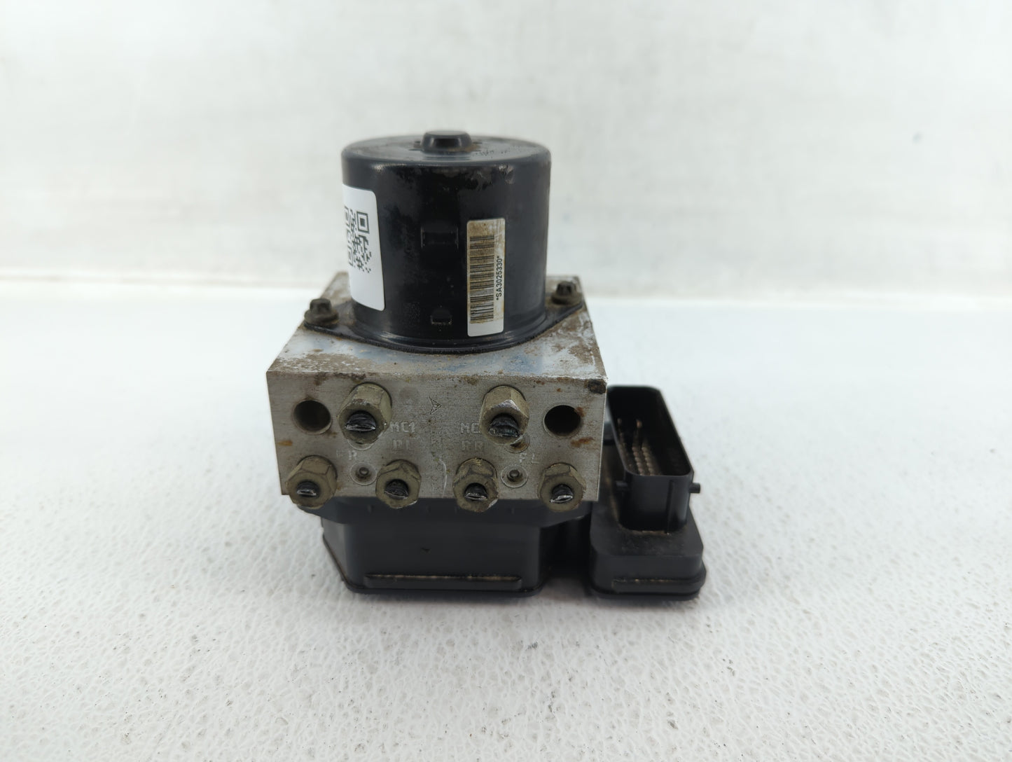 2011 Buick Regal ABS Pump Control Module Replacement P/N:13332549 Fits OEM Used Auto Parts - Oemusedautoparts1.com