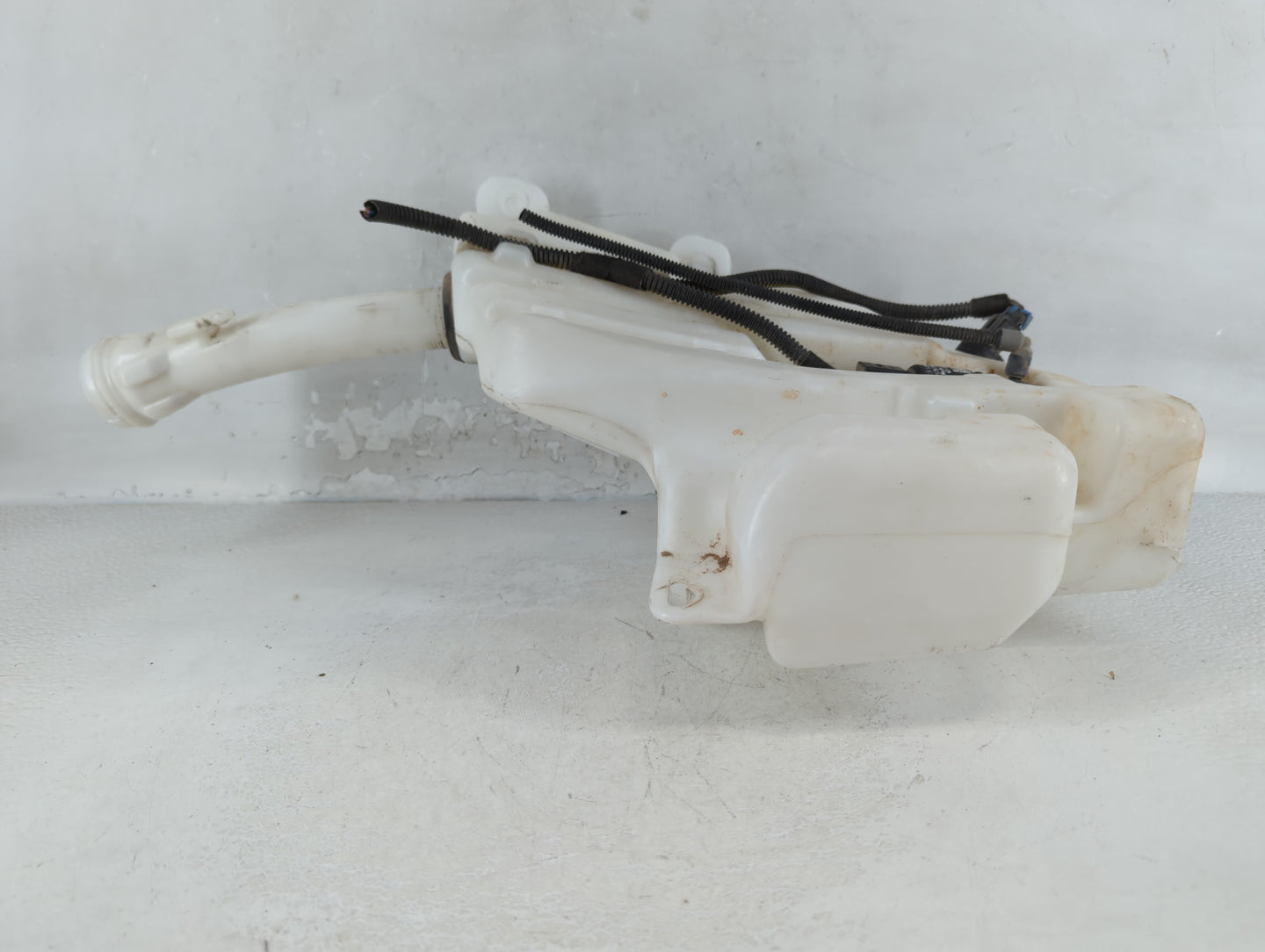 2011-2017 Buick Regal Windshield Washer Fluid Reservoir Bottle Oem - Oemusedautoparts1.com