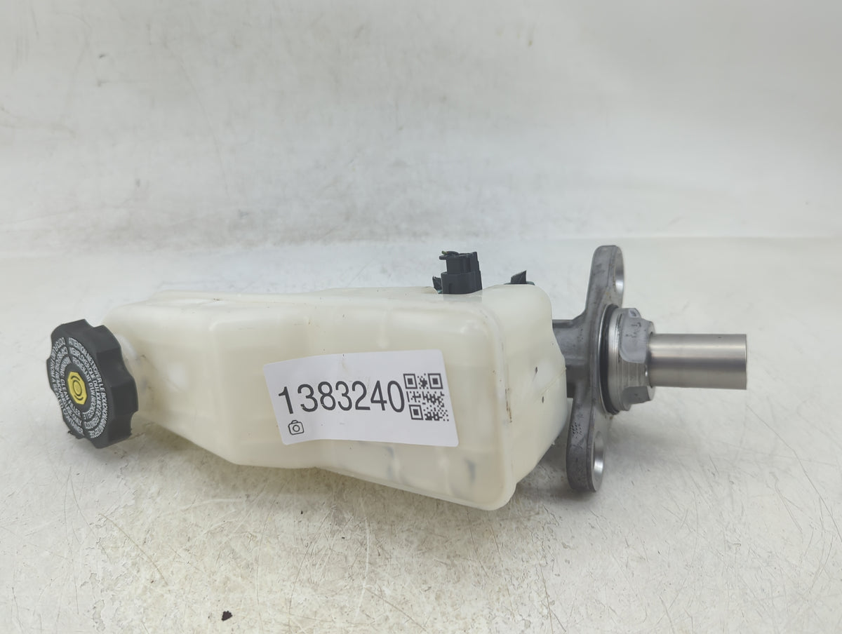 2009-2011 Cadillac Cts Brake Master Cylinder 1383240 - Oemusedautoparts1.com