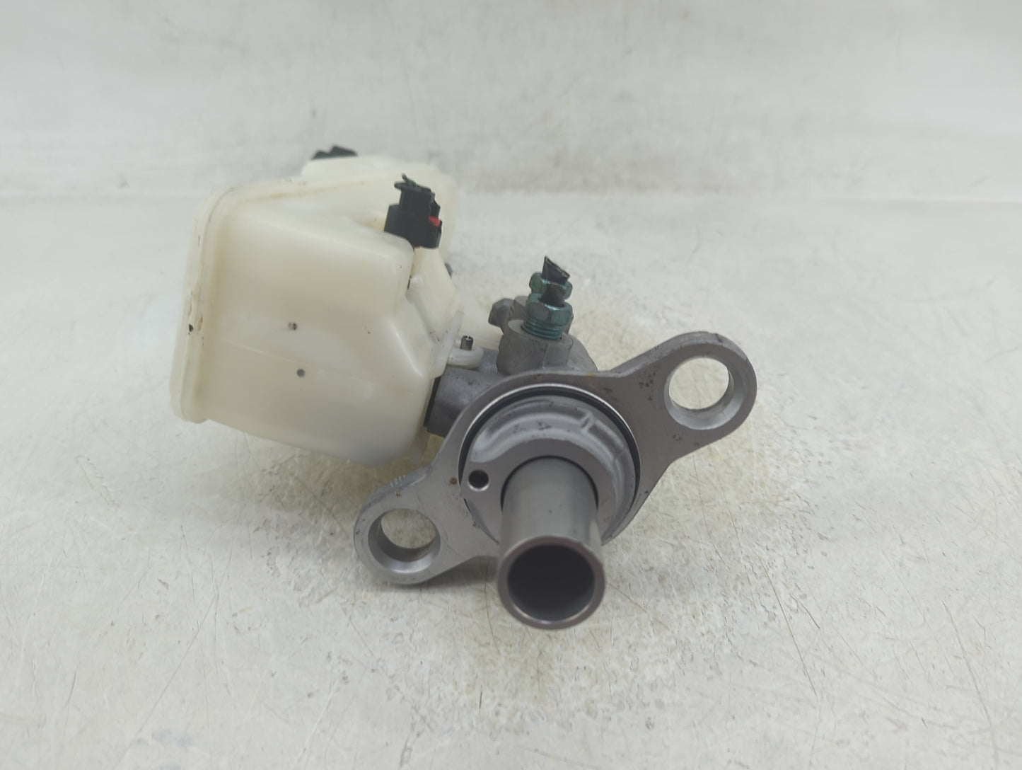 2009-2011 Cadillac Cts Brake Master Cylinder - Oemusedautoparts1.com