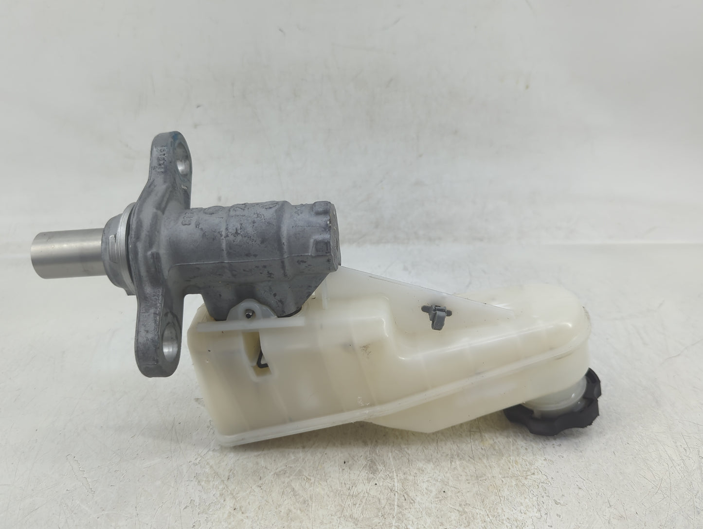 2009-2011 Cadillac Cts Brake Master Cylinder 1383240 - Oemusedautoparts1.com