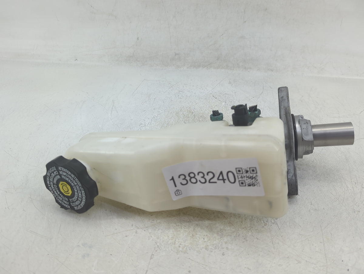 2009-2011 Cadillac Cts Brake Master Cylinder 1383240 - Oemusedautoparts1.com