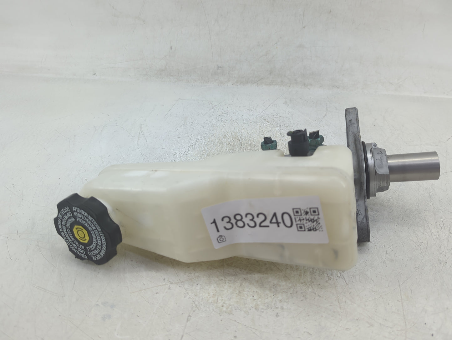 2009-2011 Cadillac Cts Brake Master Cylinder 1383240 - Oemusedautoparts1.com