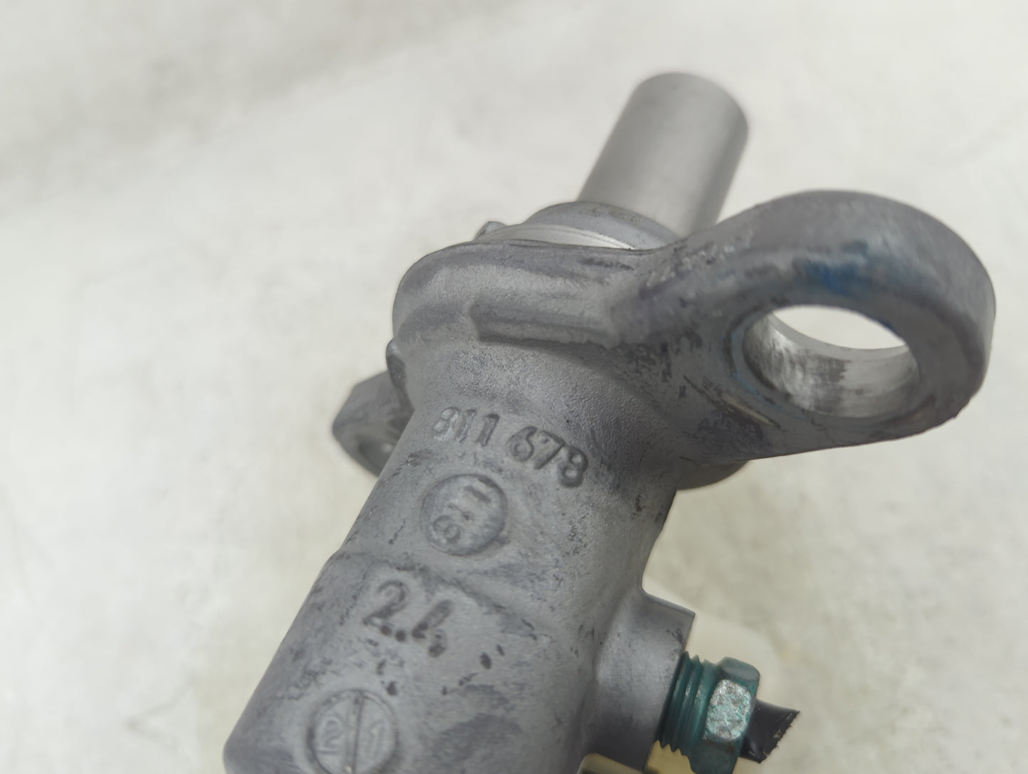 2009-2011 Cadillac Cts Brake Master Cylinder 1383240 - Oemusedautoparts1.com