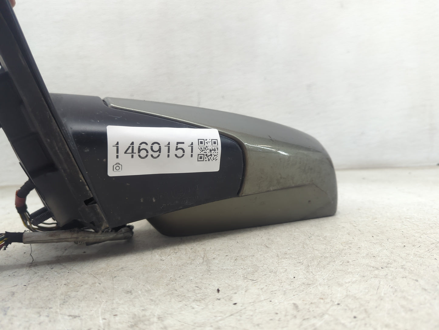 2008-2014 Cadillac Cts Driver Side View Mirror - Left Door Mirror OEM Used - Oemusedautoparts1.com