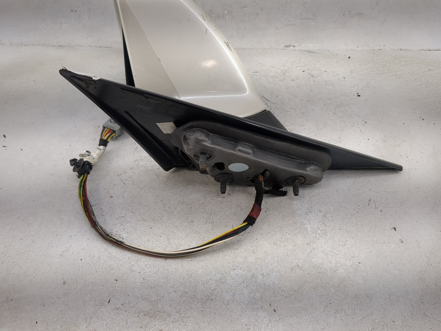 2011-2014 Cadillac Cts Driver Side View Mirror - Left Door Mirror OEM Used - Oemusedautoparts1.com