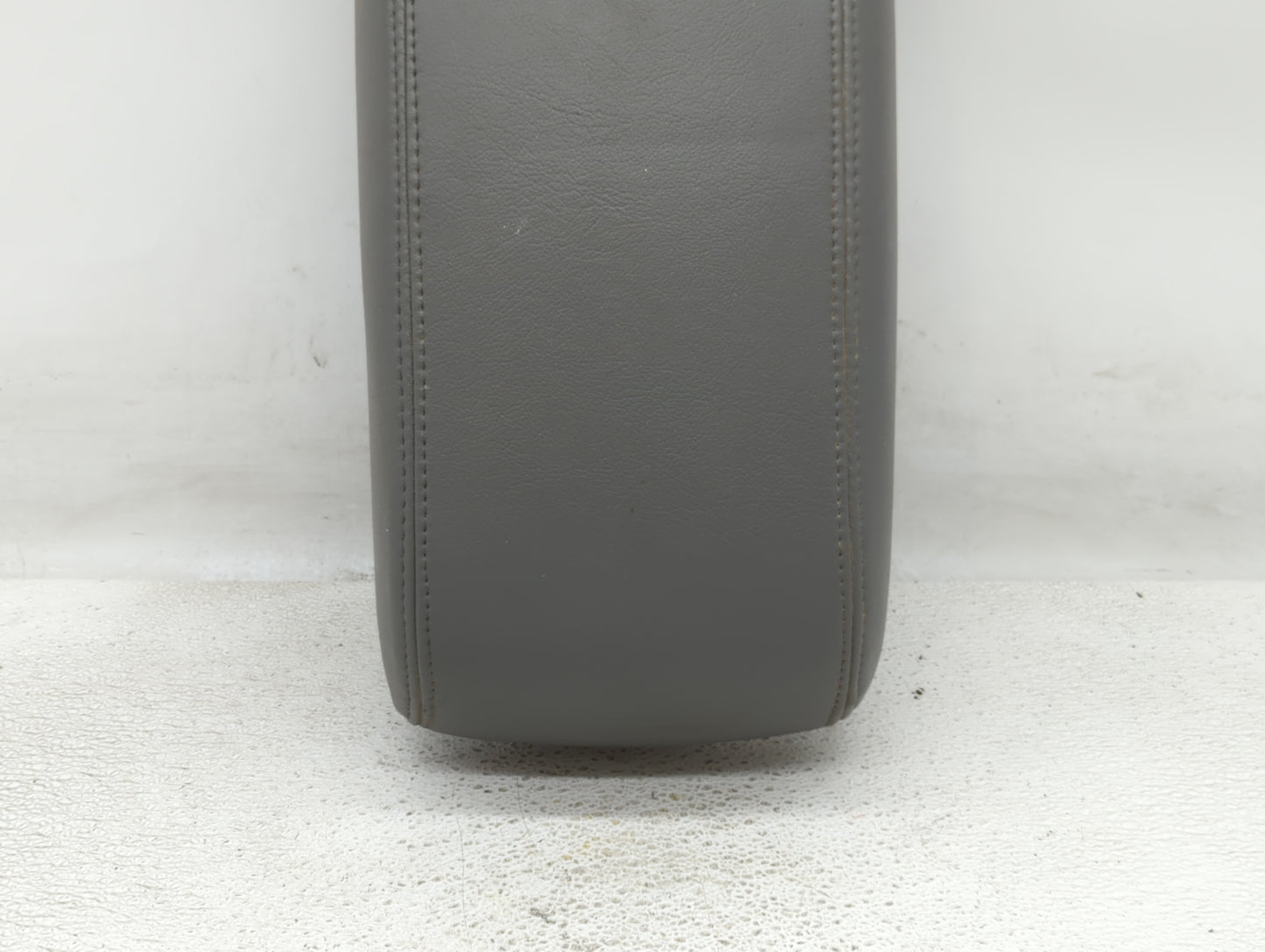 2011 Cadillac Cts Center Console Armrest Cover Lid Gray - Oemusedautoparts1.com
