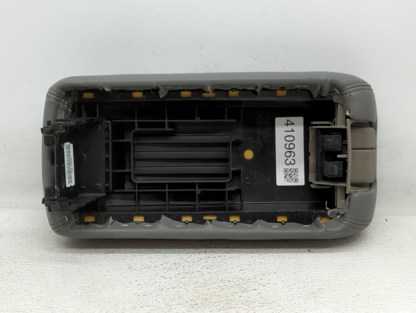 2011 Cadillac Cts Center Console Armrest Cover Lid Gray - Oemusedautoparts1.com