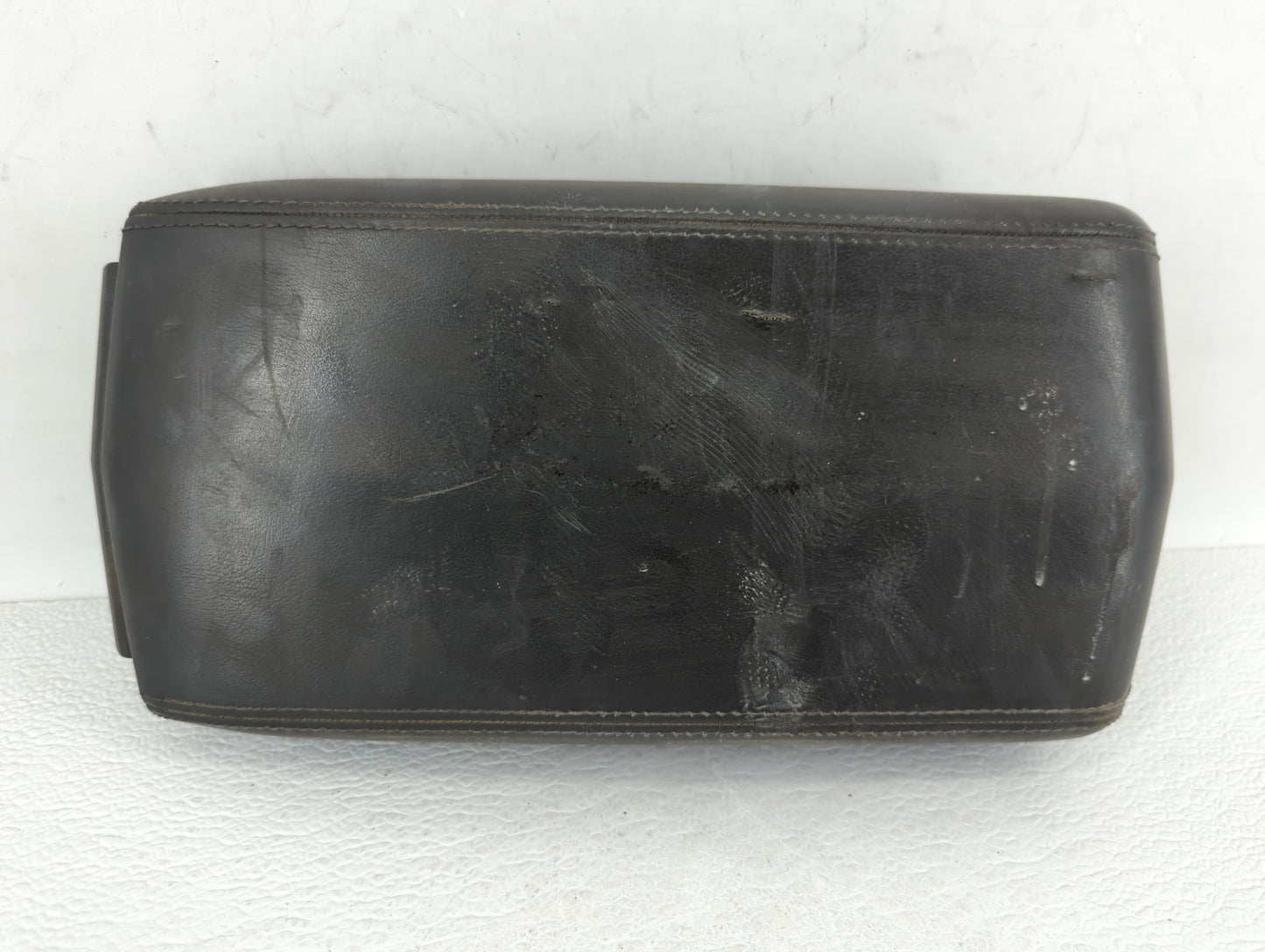 2011 Cadillac Cts Center Console Armrest Cover Lid Black - Oemusedautoparts1.com