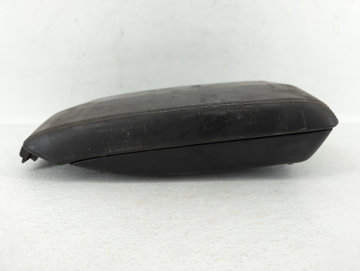 2011 Cadillac Cts Center Console Armrest Cover Lid Black - Oemusedautoparts1.com