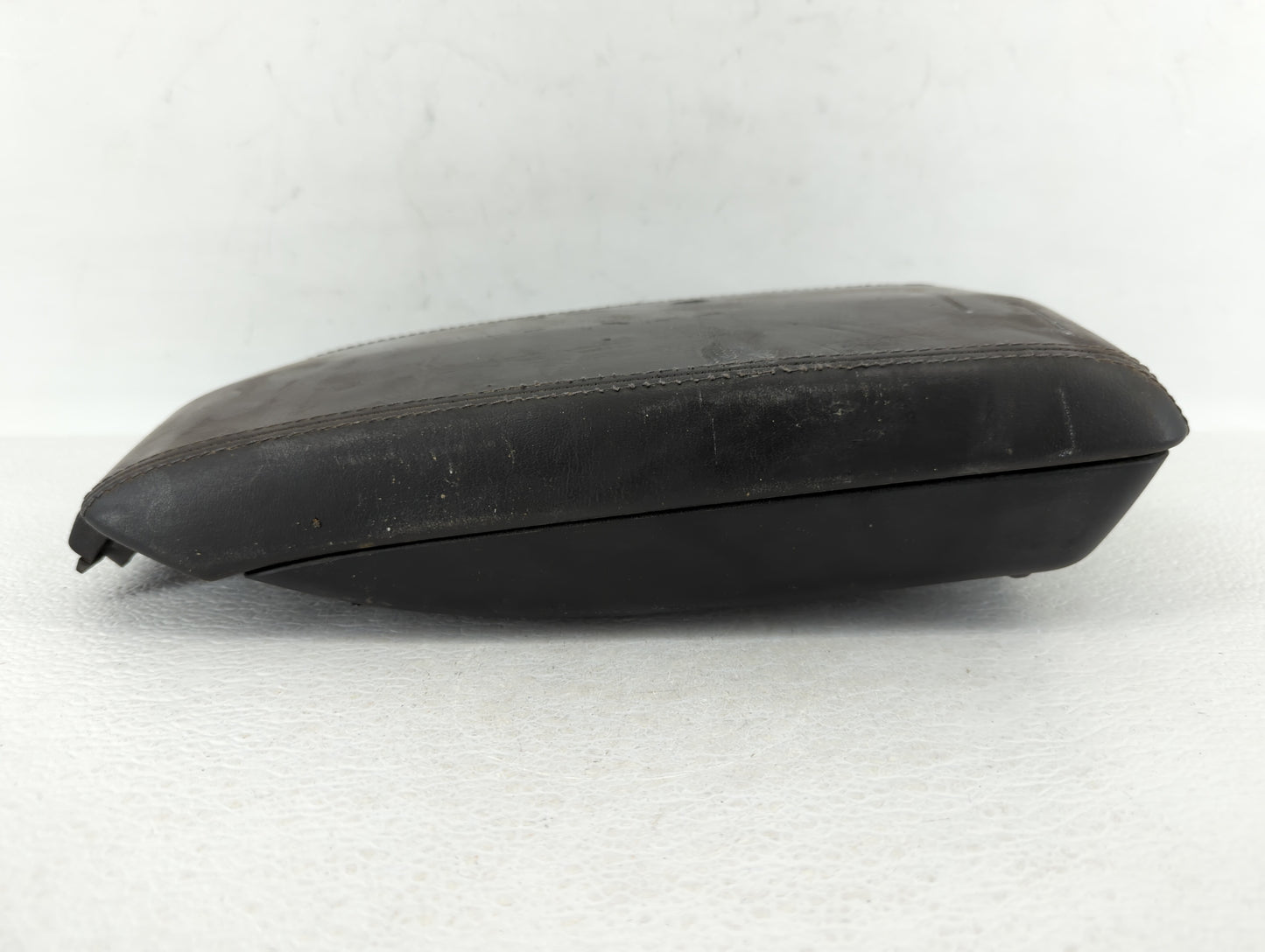 2011 Cadillac Cts Center Console Armrest Cover Lid Black - Oemusedautoparts1.com